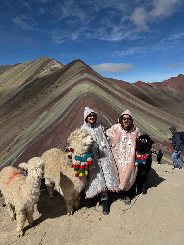 Rainbow Mountain Peru with travelers